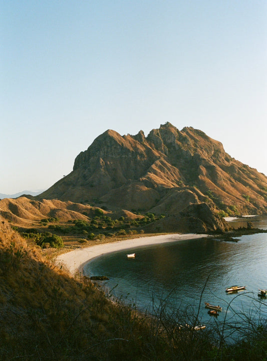 JOSHUA CRIADO, LIGHT IN KOMODO